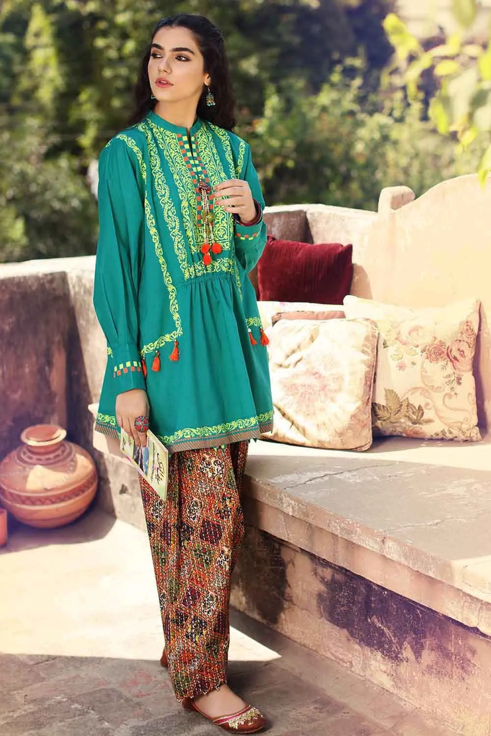 Gul Ahmed Summer 2022 · Essential 2PC Collection – 2PC Printed Lawn Shirt Trousers TL-376